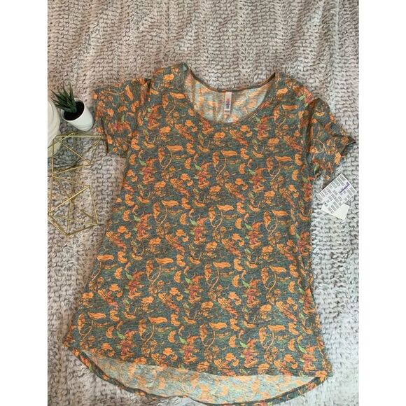 LulaRoe Classic T Shirt - Picture 1 of 4